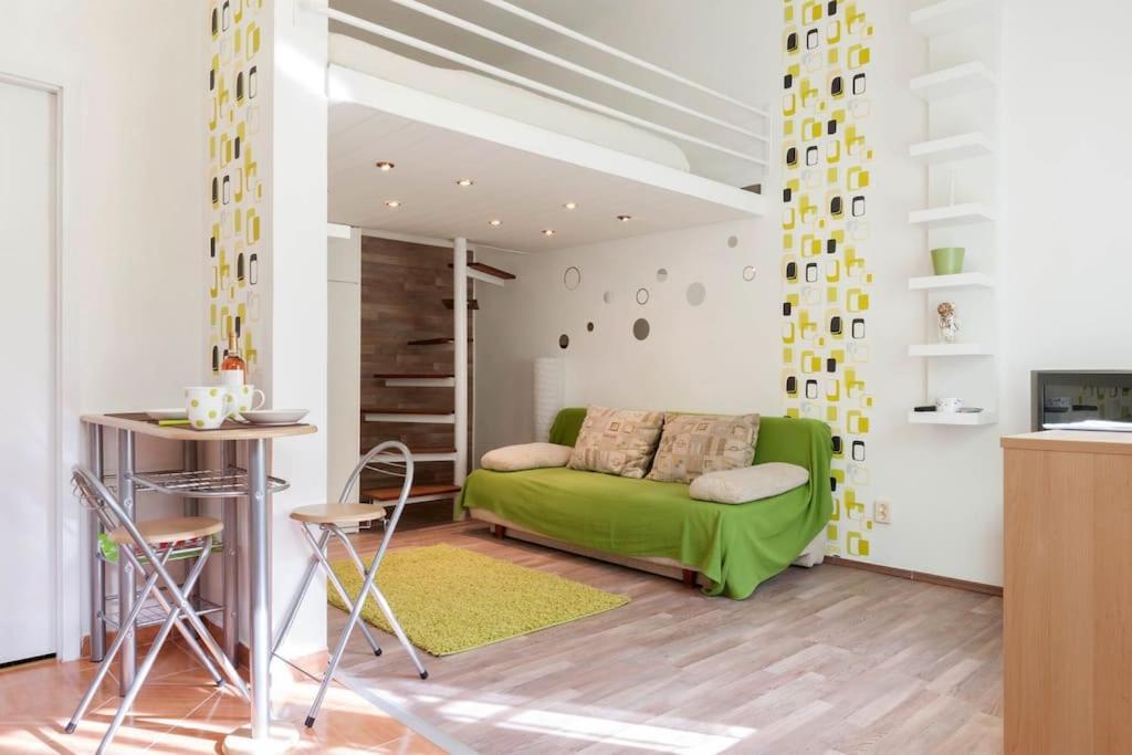 Dora'S Calm Nest Over The Chestnut Tree Apartment บูดาเปสต์ ภายนอก รูปภาพ